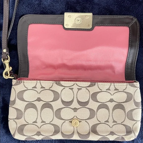 Coach wristlet - beige canvas, pink inside and brown leather detail - Picture 3 of 9